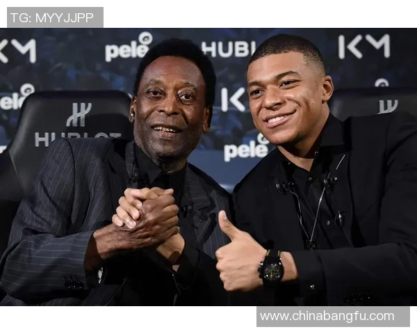 足球明星同框魅力无限精彩瞬间尽在杂志封面展示